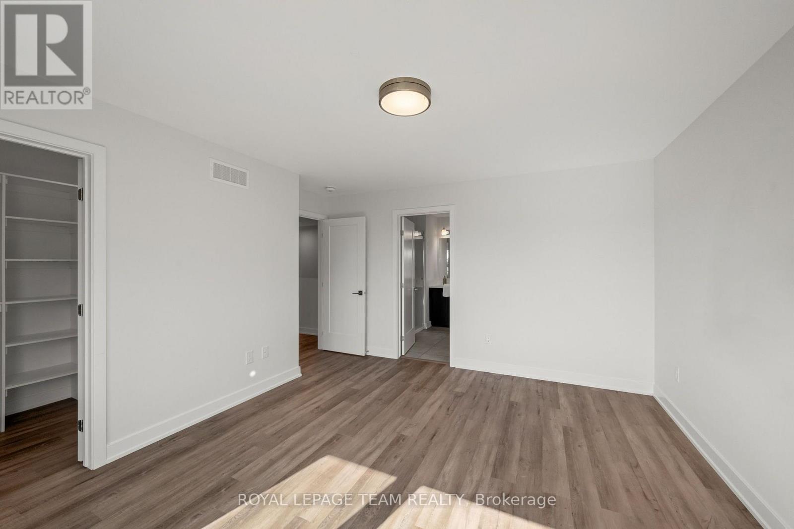 188 ADELAIDE STREET - 32
