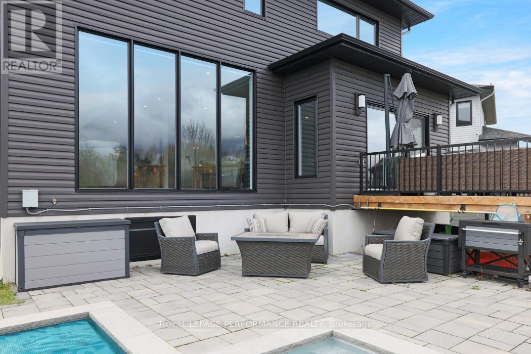 541 Barrage Street