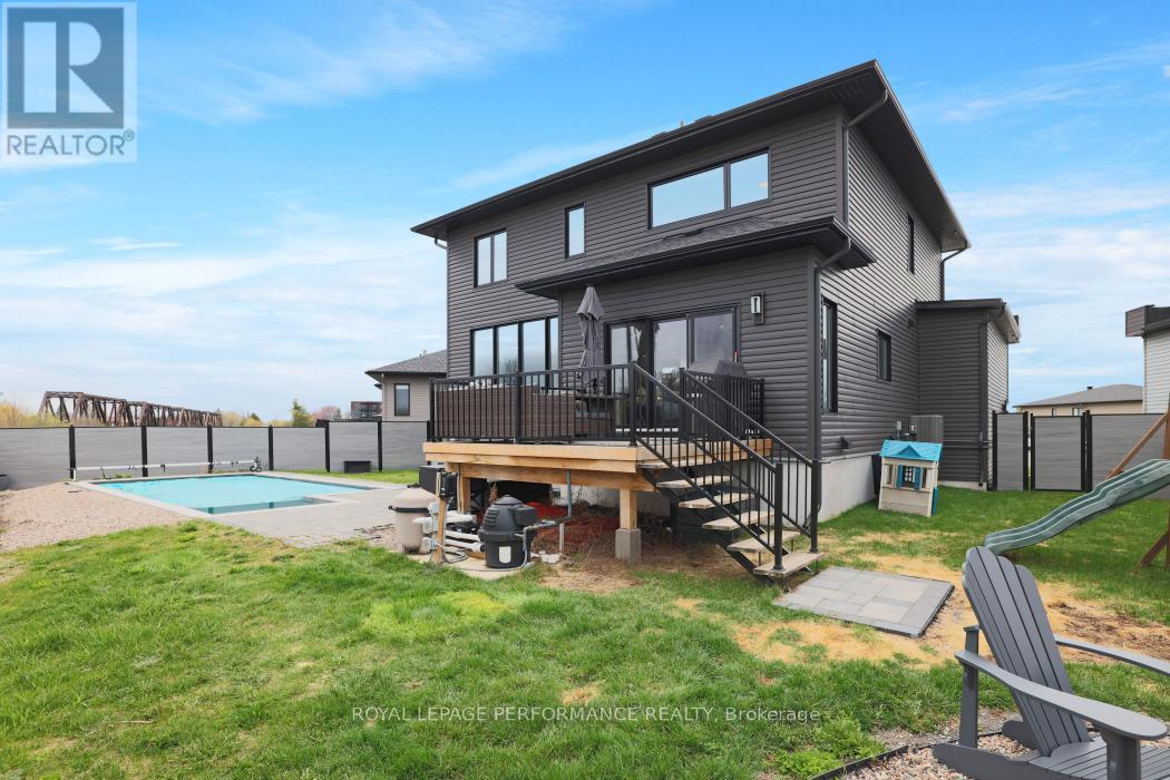 541 Barrage Street