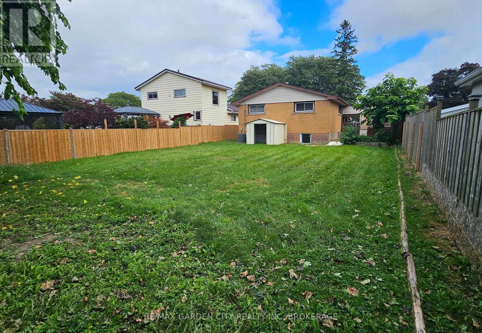 48 MANNING AVENUE - Image 22
