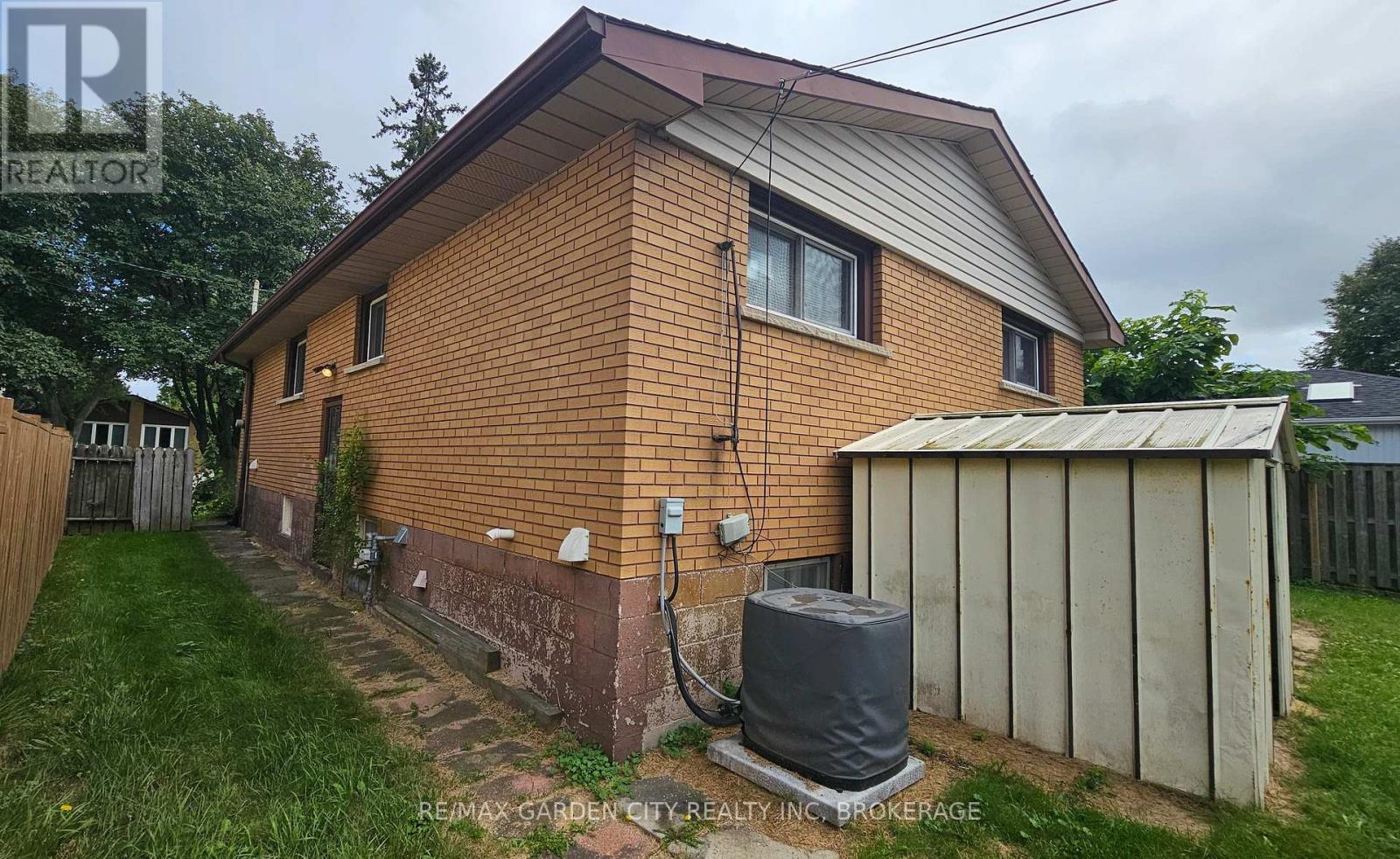 48 MANNING AVENUE - 23
