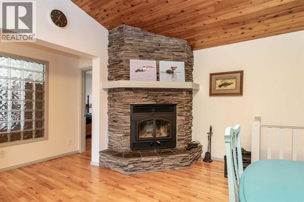 Listing photo – 606 Pigeon Close, Pelican Point