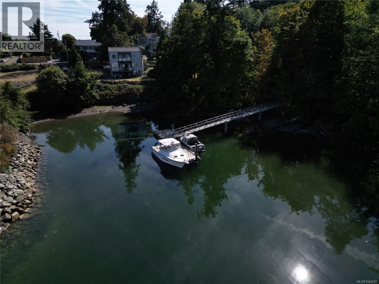 5025 Genoa Bay Rd - Image 5