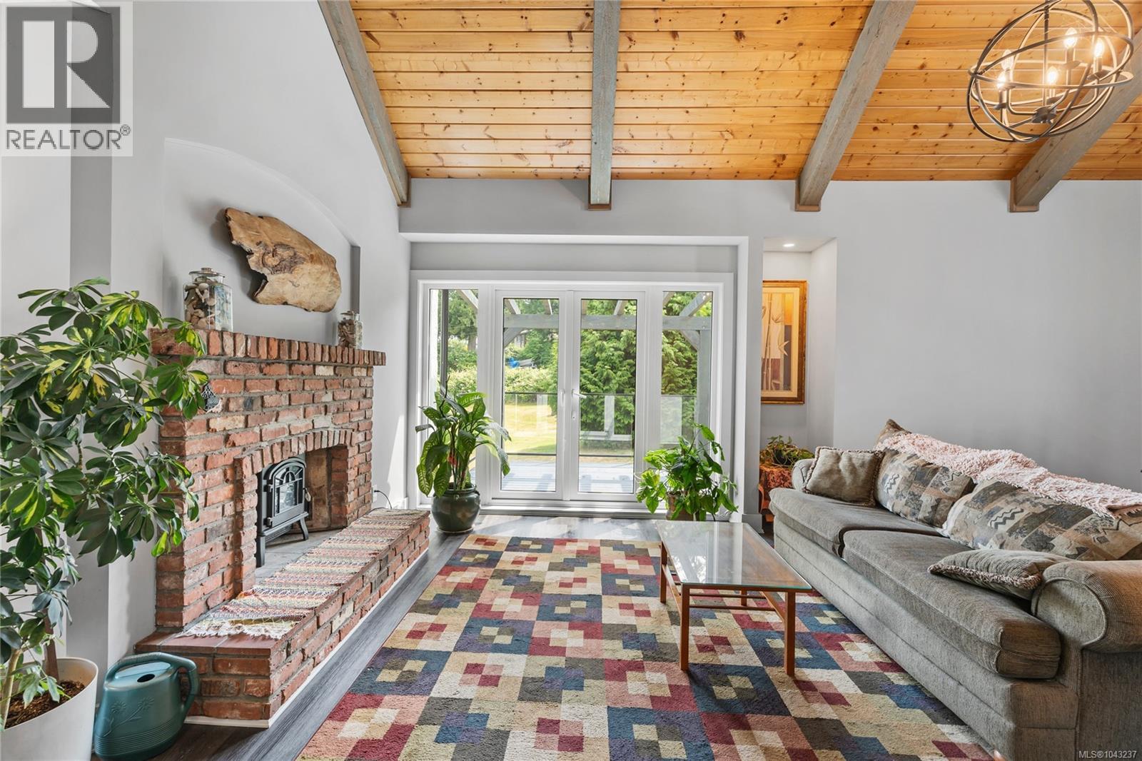 5025 Genoa Bay Rd - Image 37