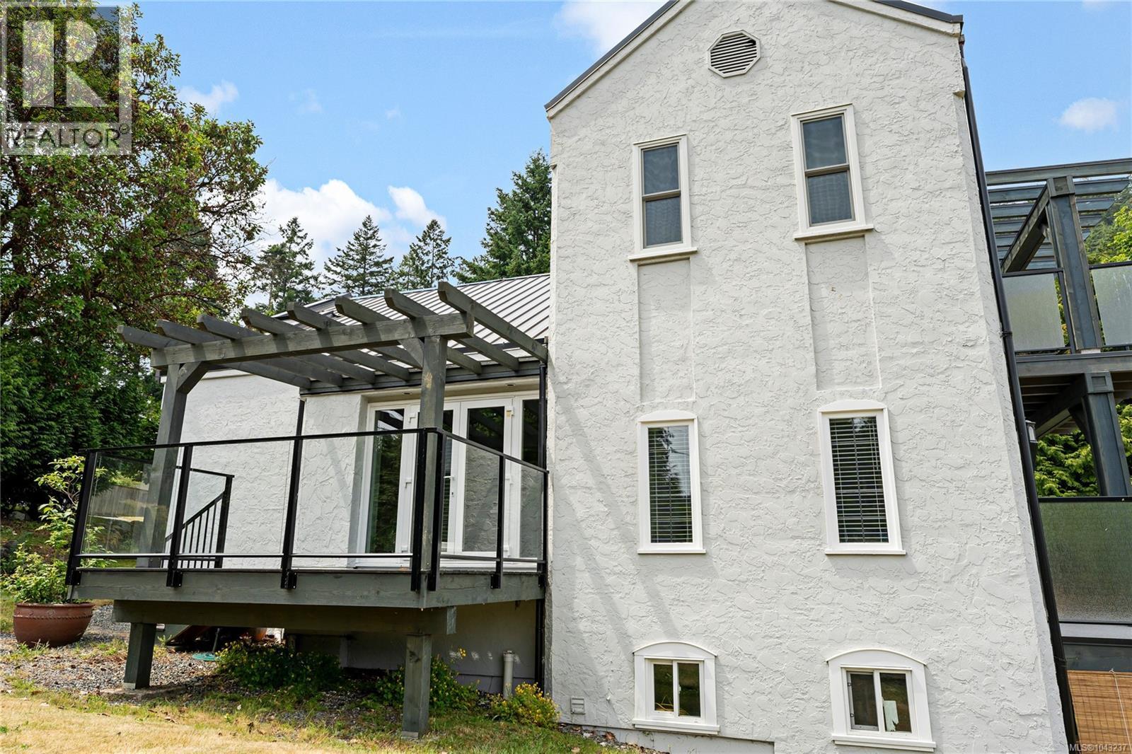 5025 Genoa Bay Rd - Image 35