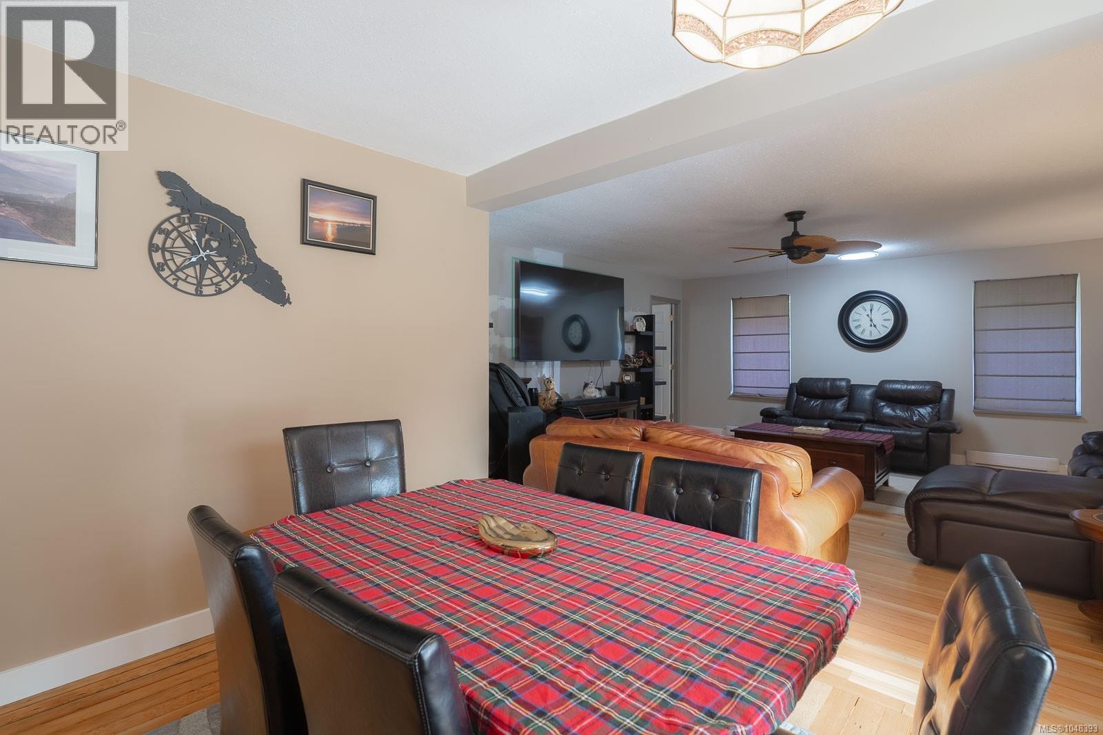 8331 Island Hwy S - 24