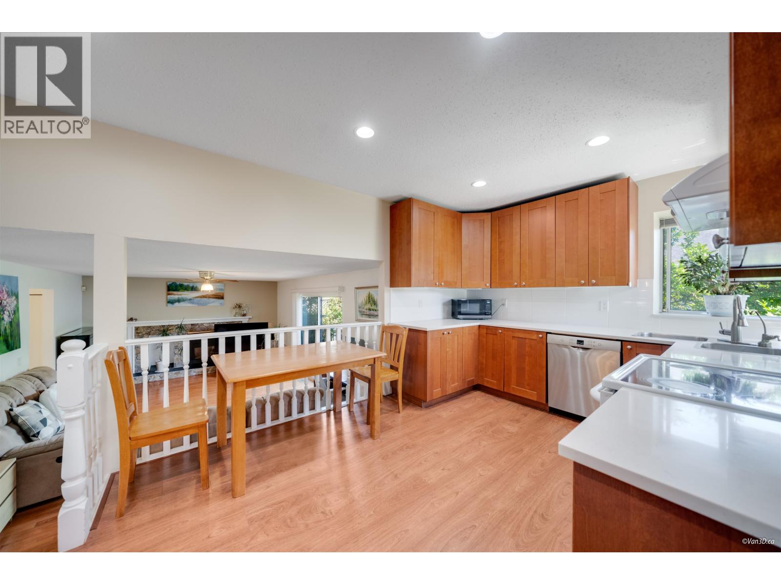 1295 DAIMLER STREET, Coquitlam — photo 9
