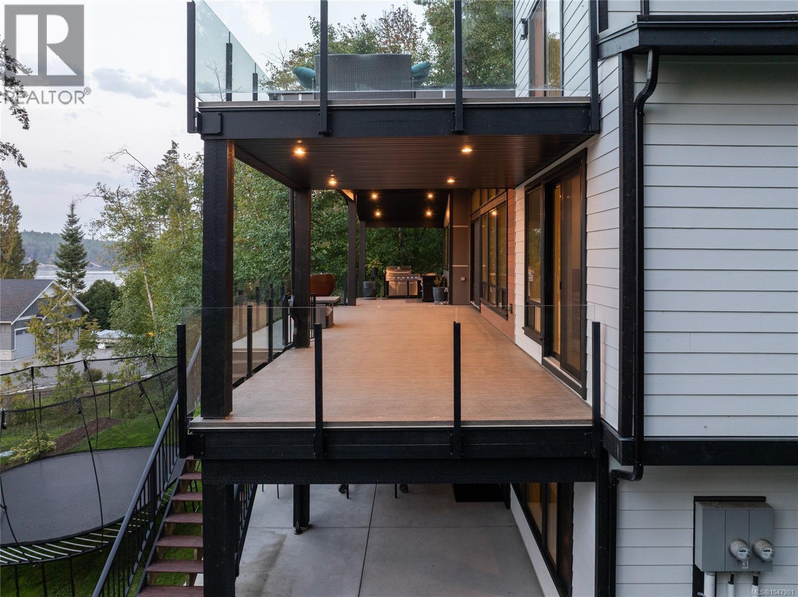  1470 Lands End Road, North Saanich