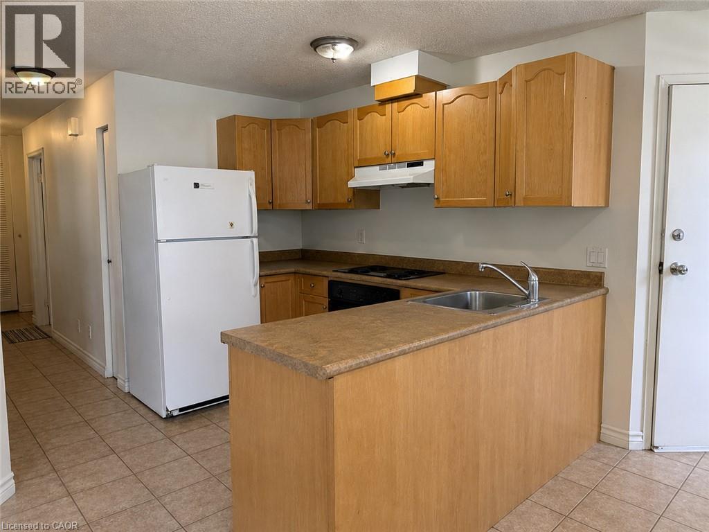 #2 124 KING Street North, Waterloo, Ontario, N2J2X8, Waterloo, Ontario — photo 5 of 5