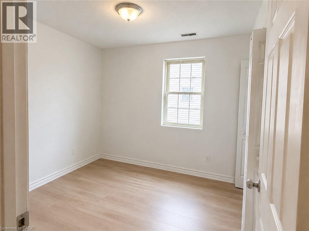 #2 124 KING Street North, Waterloo, Ontario, N2J2X8, Waterloo, Ontario — photo 4 of 5