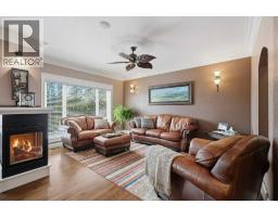 Living room - 28 Oakdale Place, Red Deer, AB T4P0E1 Photo 6