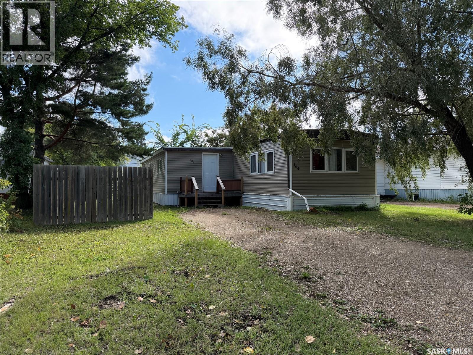 104 4th AVENUE, Melfort — photo 1