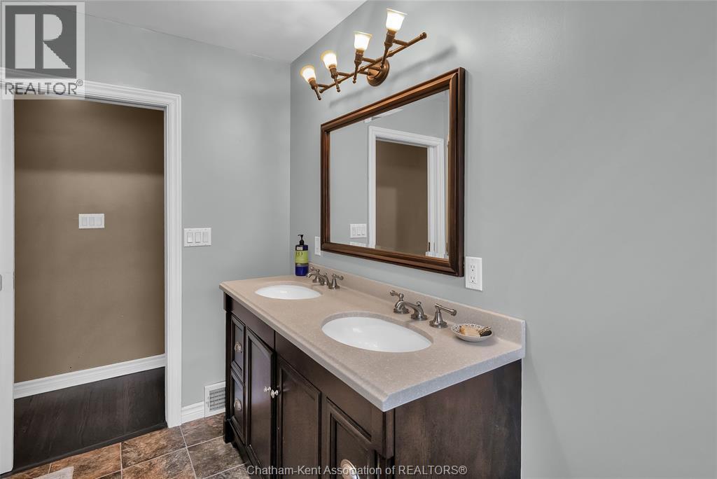 6 Devon Drive — photo 35