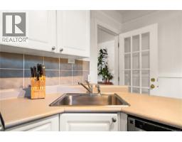 Kitchen - 237 Wildwood Ave, Victoria, BC V8S3W2 Photo 9