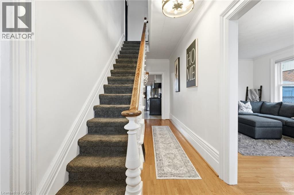 22 MUNSEE Street S - 7