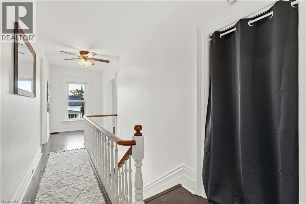 22 MUNSEE Street S - 28