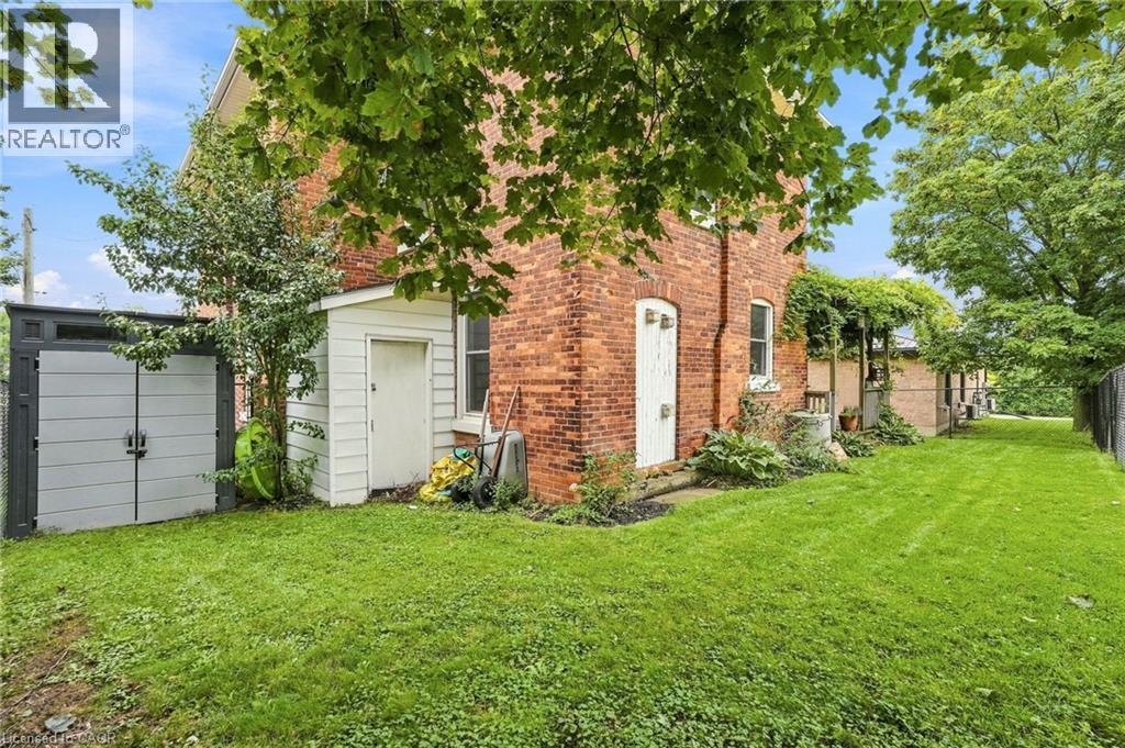 22 MUNSEE Street S - 45