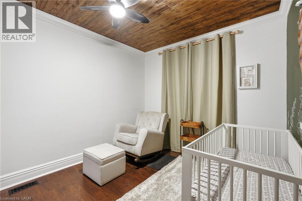 22 MUNSEE Street S - 36