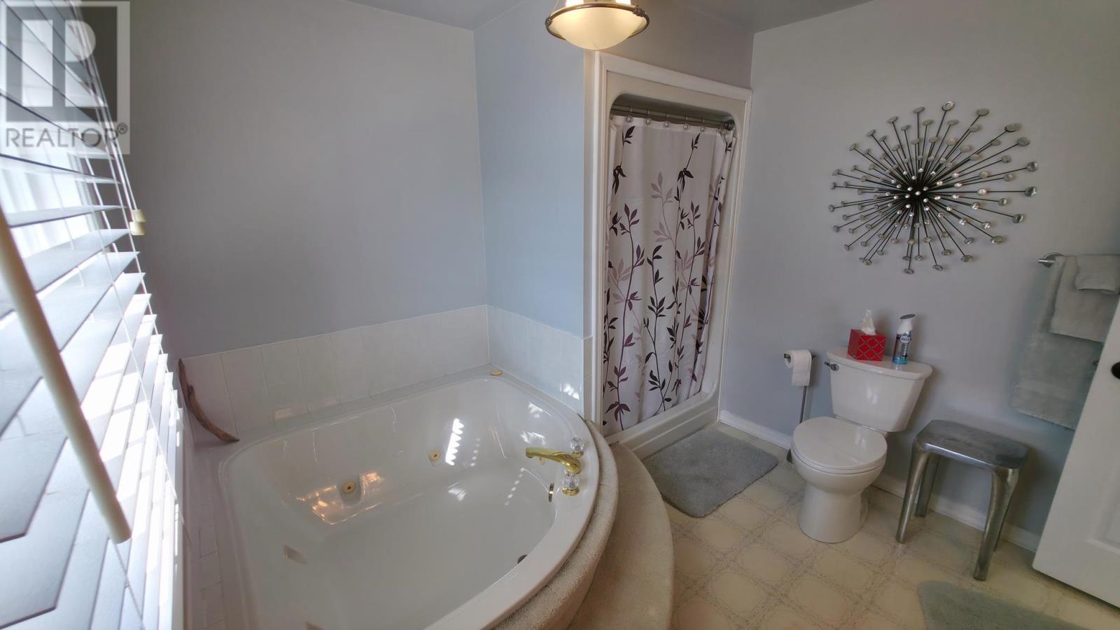 34 Fairmount DR - 45