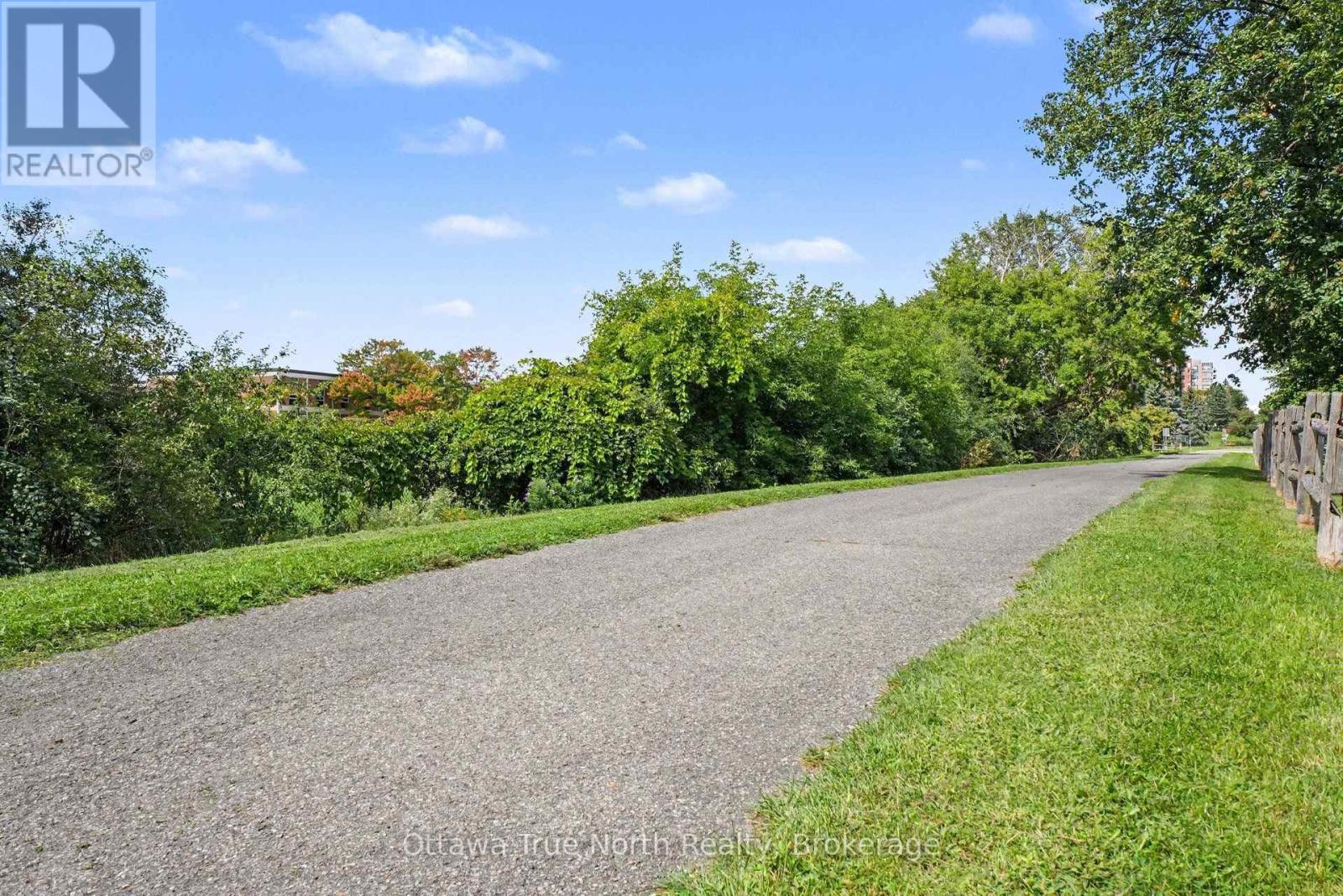 #218 212 VIEWMOUNT DRIVE - Image 12