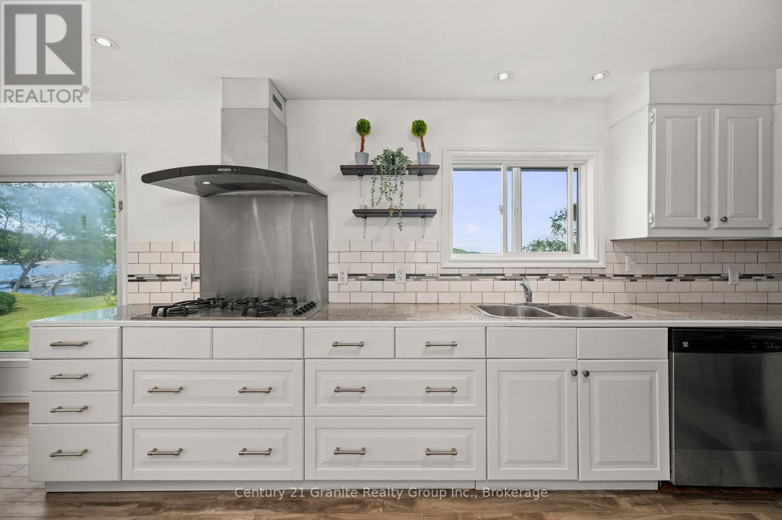 1036 RUTHVEN ROAD - 18