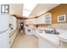 4pc Ensuite bath - 933 Purcell Drive, Kelowna, BC V1V1N8 Photo 7