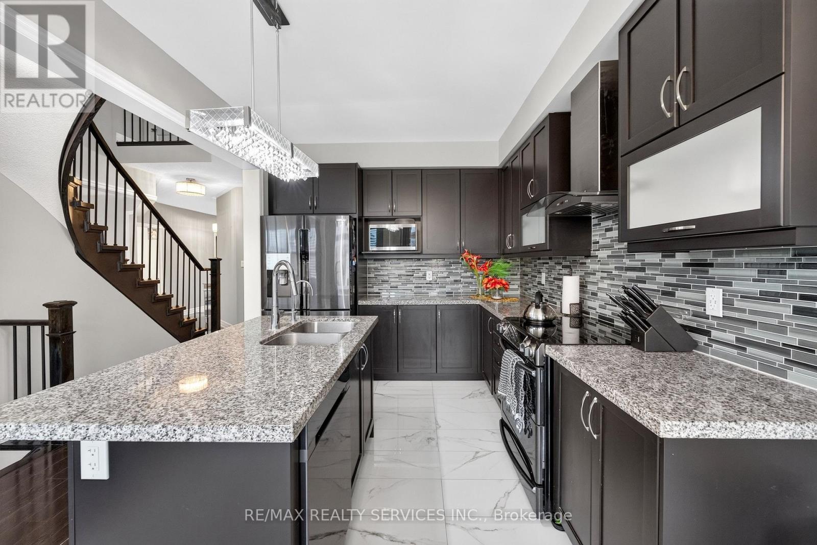 484 GREENWOOD DRIVE - 17