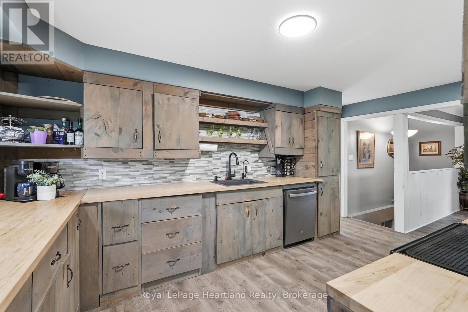 1041 MAIN STREET - Image 15