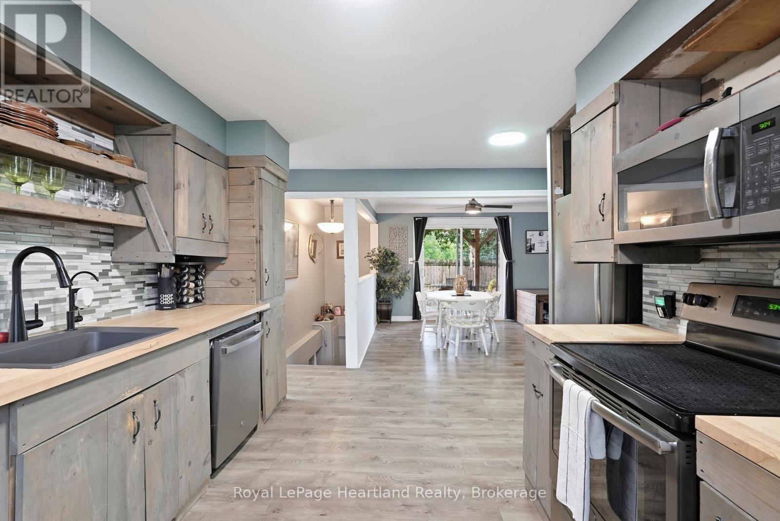 1041 MAIN STREET - Image 16
