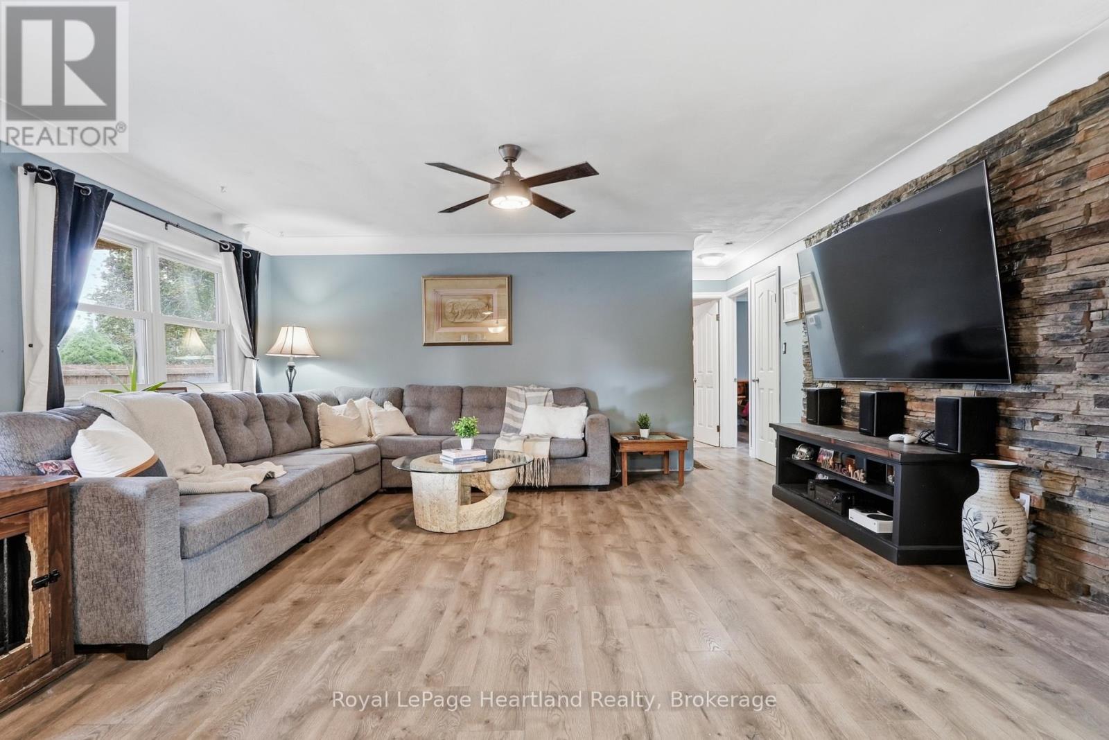 1041 MAIN STREET - 7