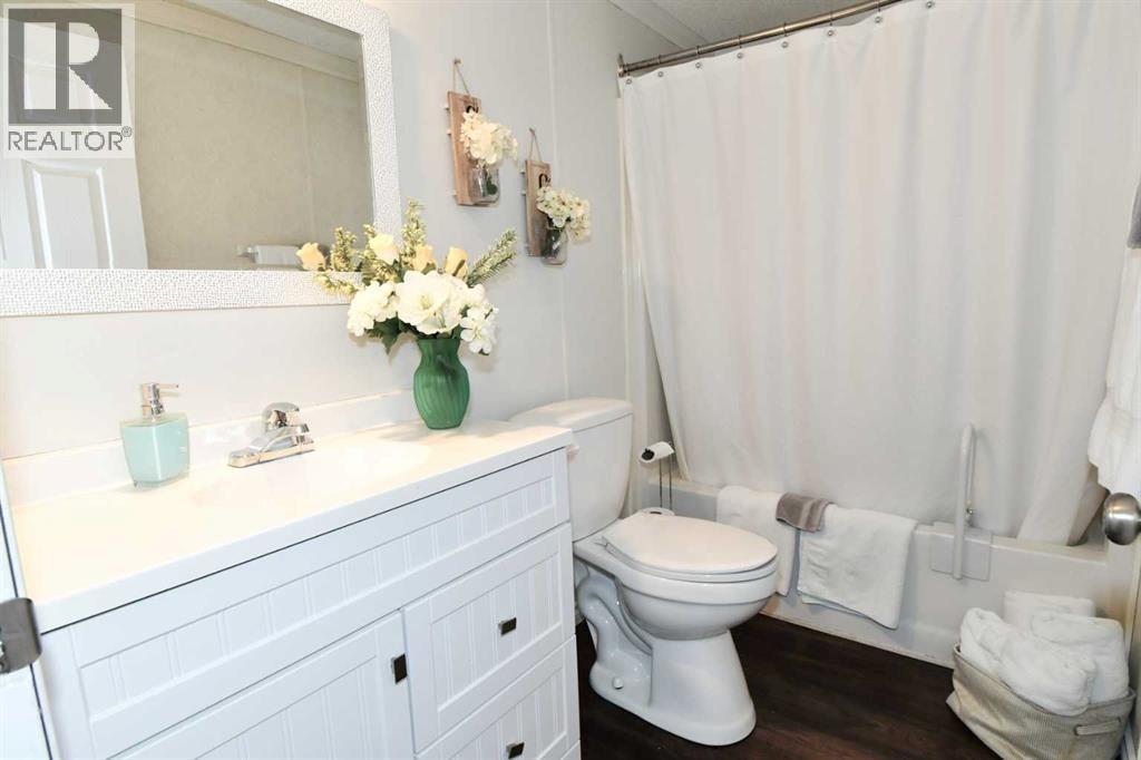 53 Maple Drive W - Image 26