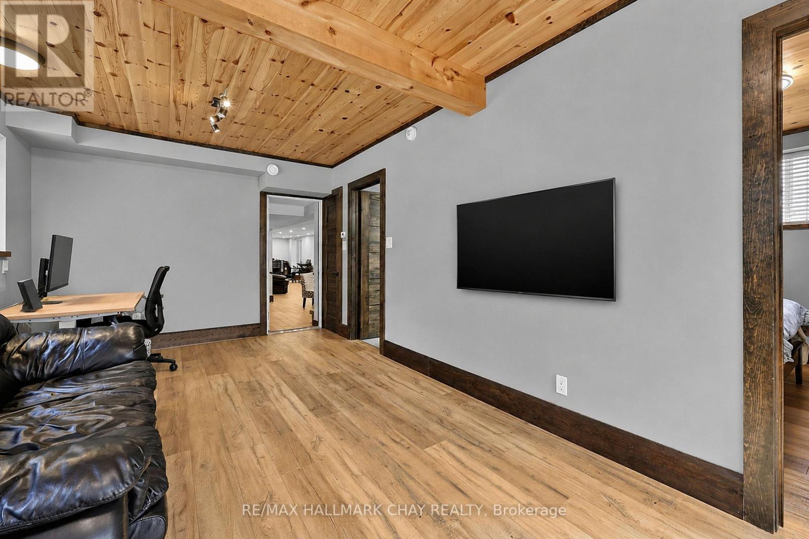 1507 HENDRIE ROAD - 32