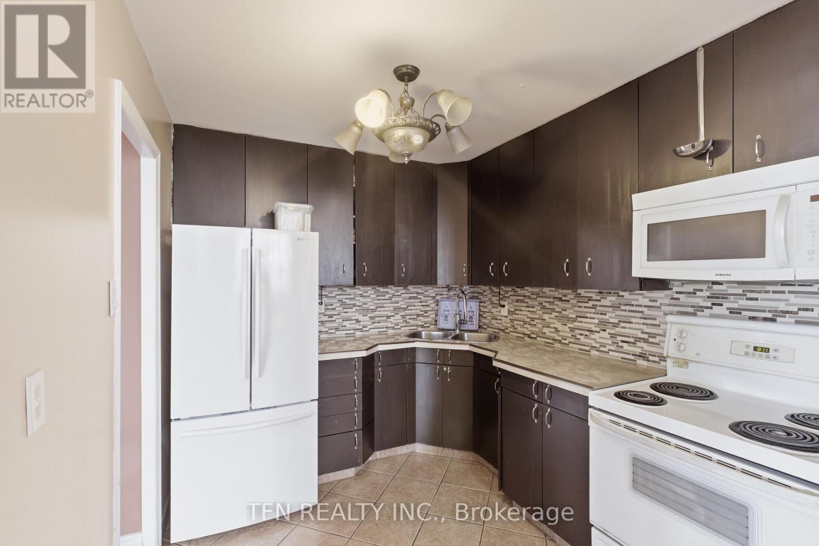 #1204 2345 CONFEDERATION PARKWAY - 26