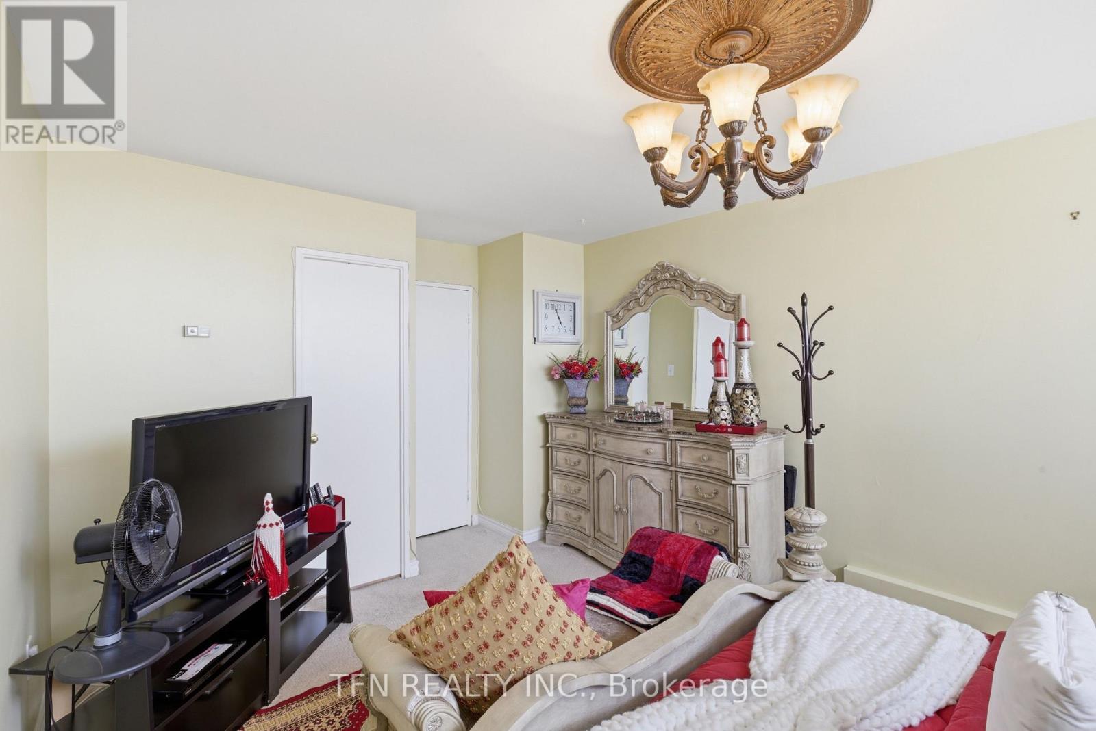 #1204 2345 CONFEDERATION PARKWAY - 36