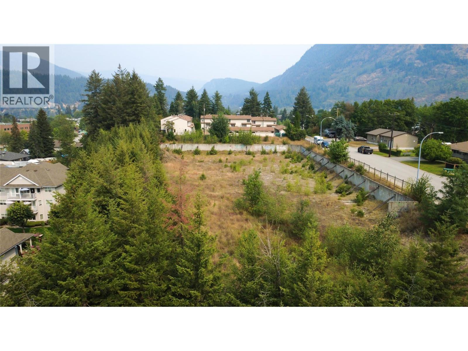  502 11th Avenue, Castlegar