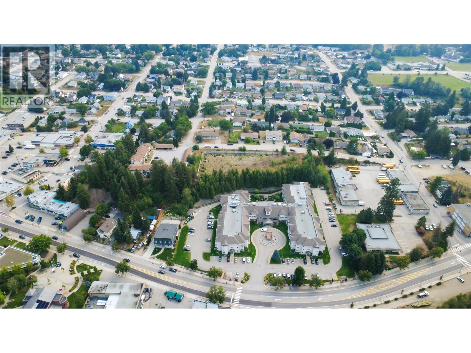 502 11th Avenue, Castlegar, British Columbia, V1N1J5, Castlegar, British Columbia — photo 4 of 5