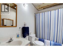 1810 Archibald Road, Sorrento, BC V0E2W1 Photo 9