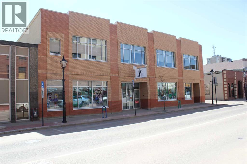 657 3 Street Southeast, Medicine Hat, Alberta, T1A0H4, Medicine Hat, Alberta — photo 1 of 5