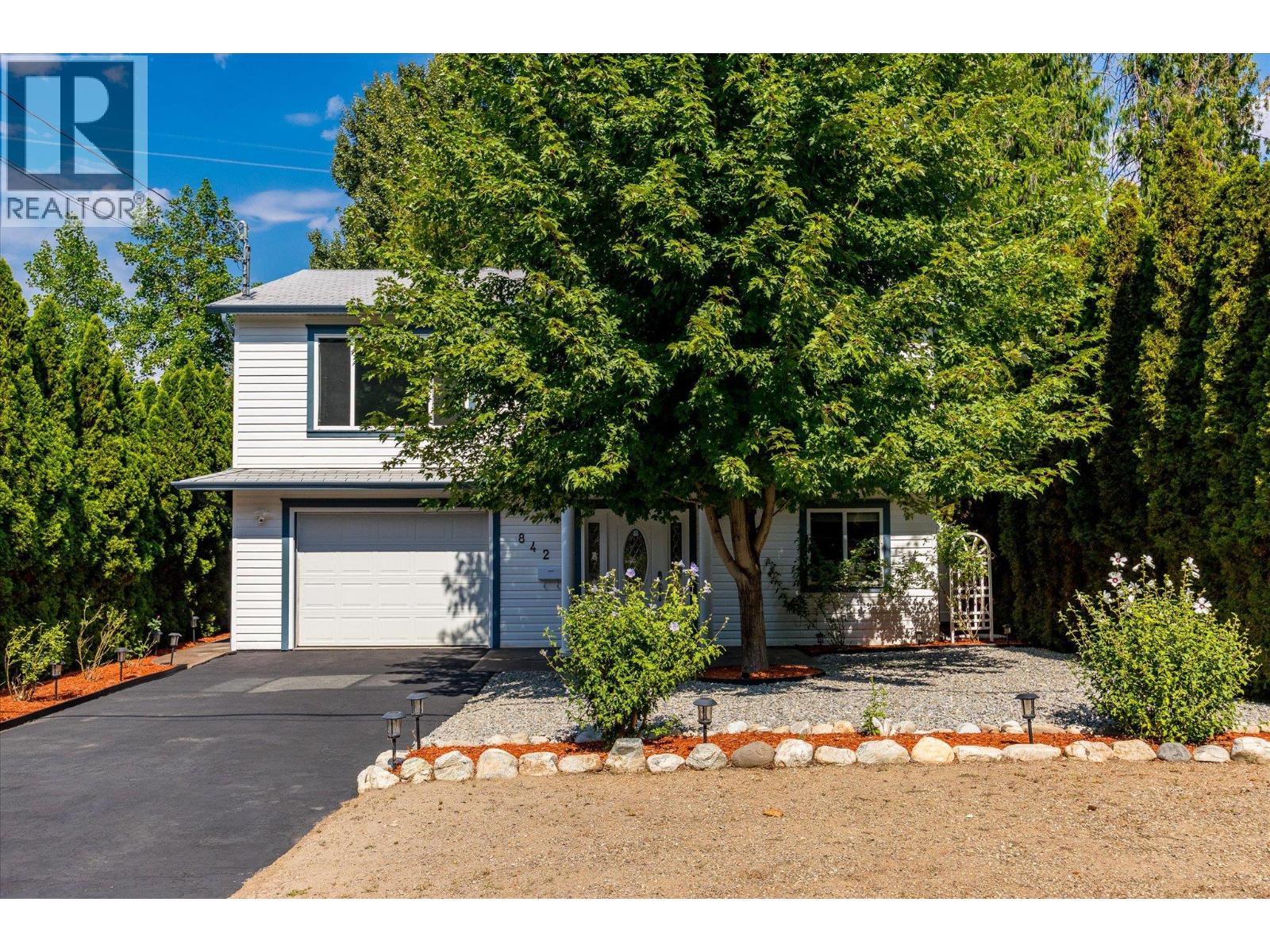 842 Raymer Road, Kelowna