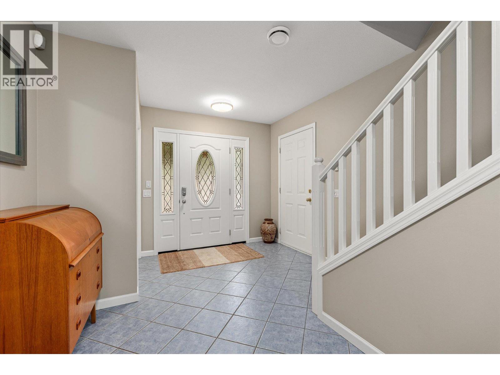 842 Raymer Road, Kelowna