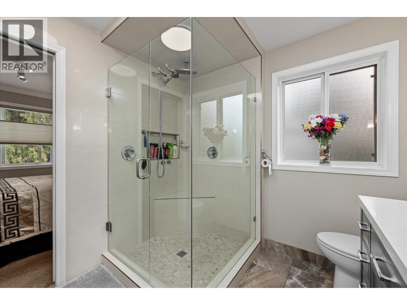 842 Raymer Road, Kelowna