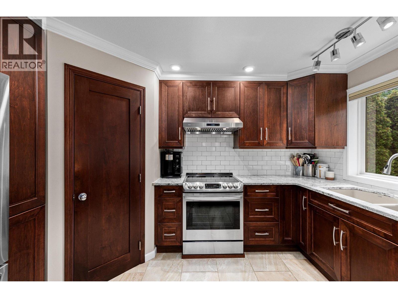 842 Raymer Road, Kelowna