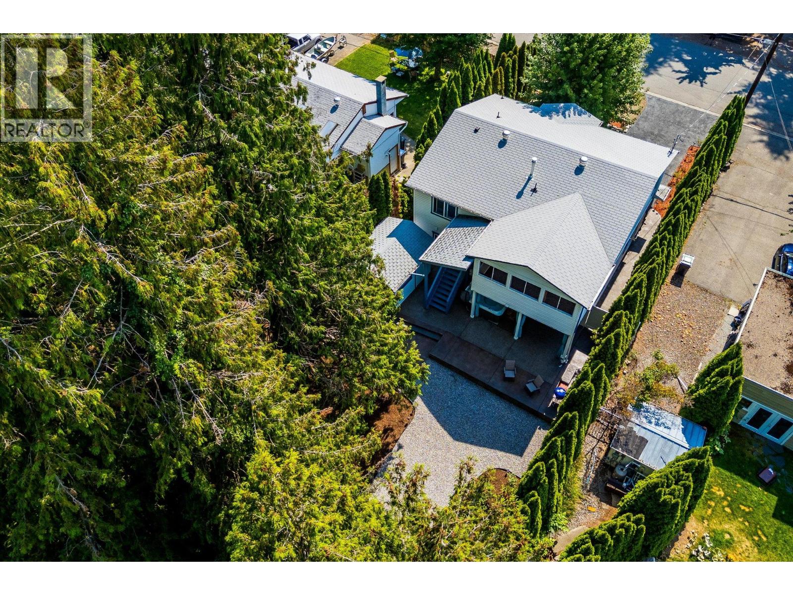 842 Raymer Road, Kelowna