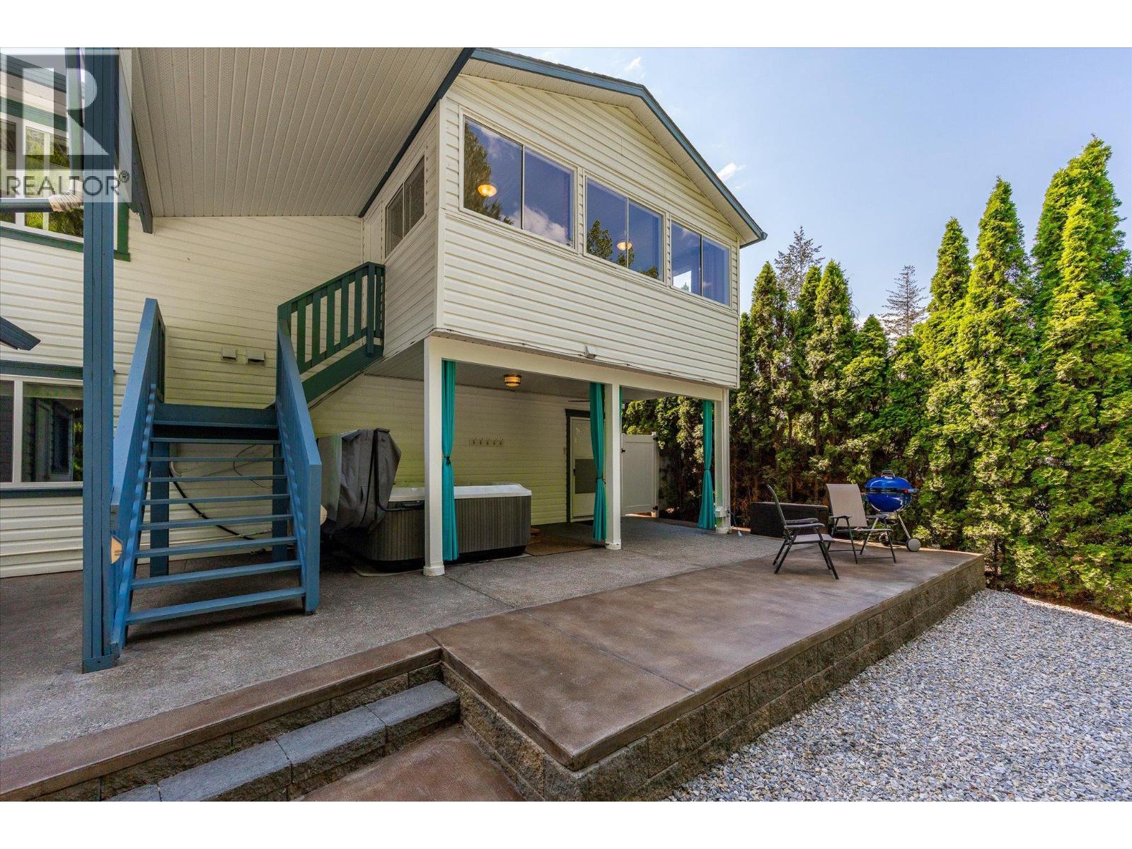 842 Raymer Road, Kelowna
