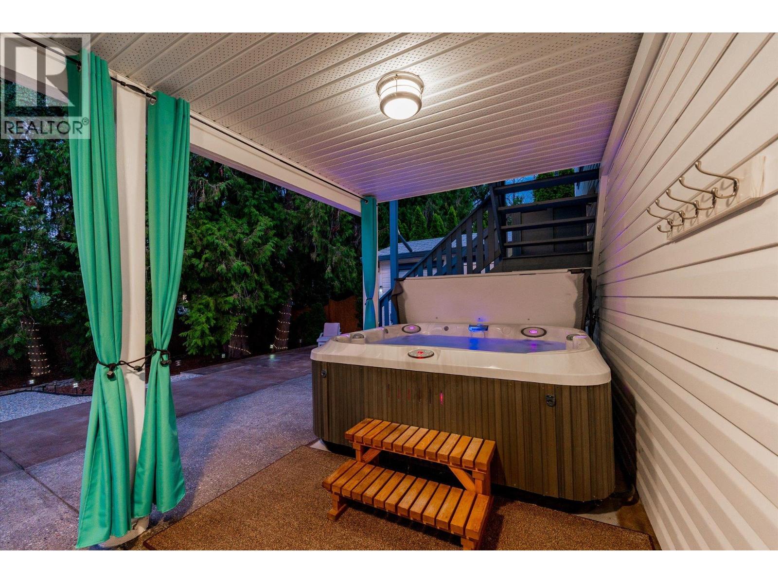 842 Raymer Road, Kelowna