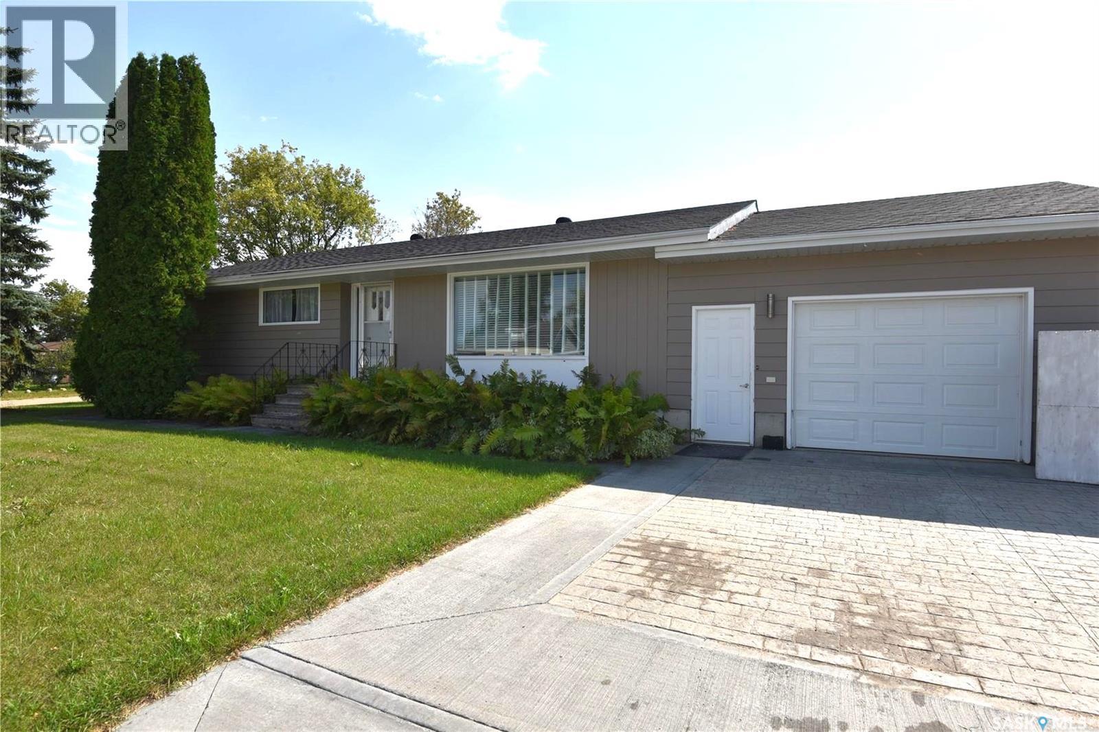 614 10th AVENUE W, Nipawin — photo 1
