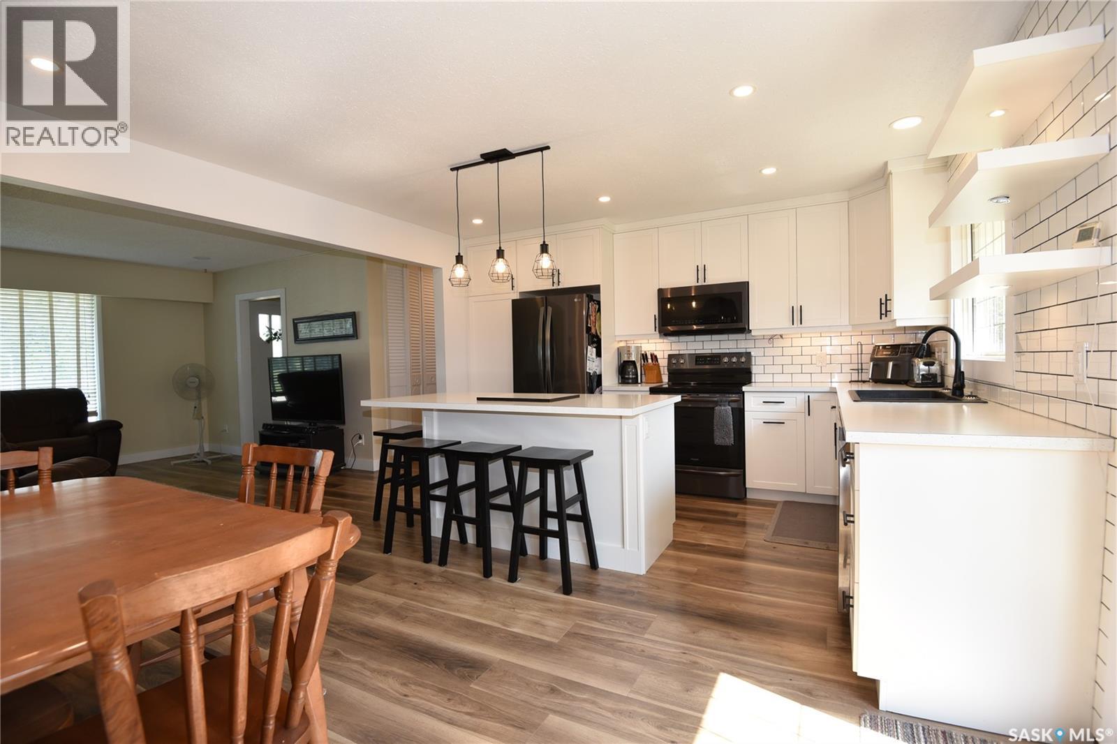 614 10th AVENUE W, Nipawin, Saskatchewan, S0E1E0, Nipawin, Saskatchewan — photo 4 of 5