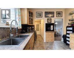 Sunroom - Chaplin Acreage - Two Houses And Large Shop, Chaplin, SK S0H0V0 Photo 9