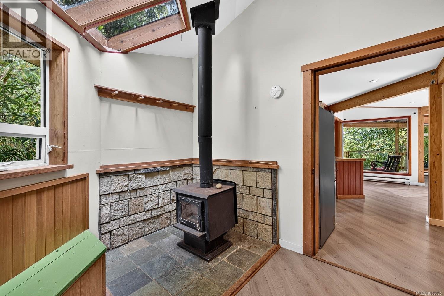  201 Price Road, Salt Spring