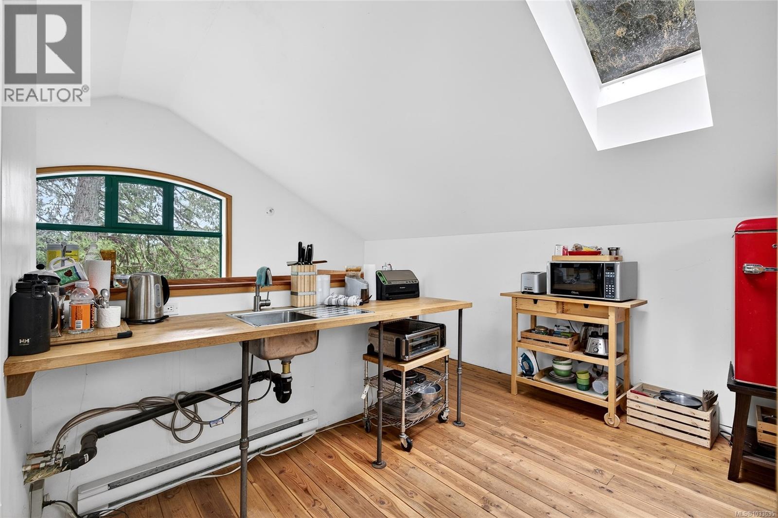  201 Price Road, Salt Spring
